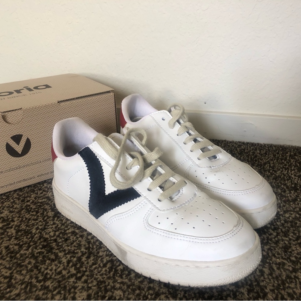 Victoria Sneakers